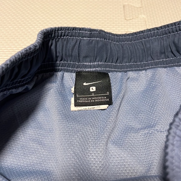 LARGE NIKE SWIM TRUNKS - Picture 2 of 3